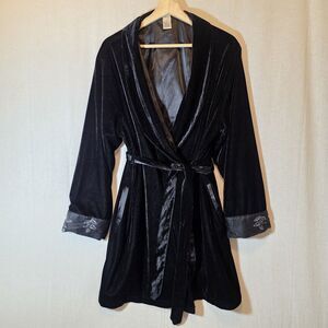 Jillian Jones Black Velvet Smoking Jacket Robe Lapels Satin Tie Waist Beaded XL